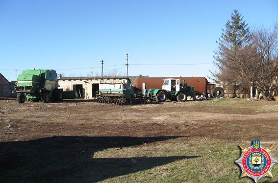 Хлеб на минном поле: на Донетчине во время посевной подорвался трактор - опубликованы фото