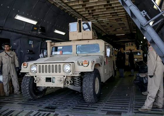 В Україну прибула перша партія американських броньованих HMMWV