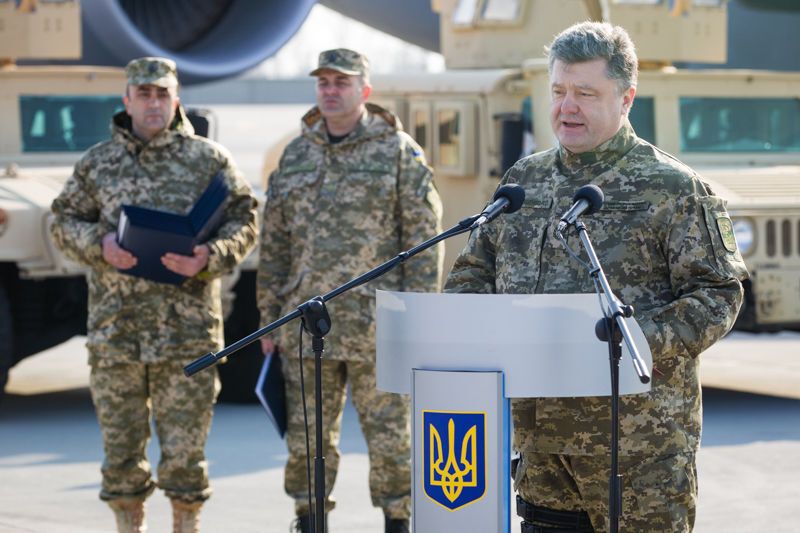 В Украину прибыла первая партия американских бронированных HMMWV
