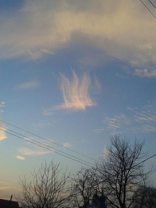 Бог вірить в Україну! У Луцьку над будинками з'явилася хмара у вигляді тризуба - фотофакт
