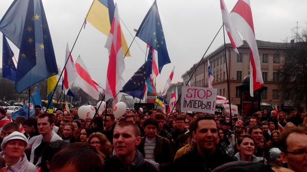 Оппозиция Беларуси вышла на митинг с флагами Украины и ЕС: опубликованы фото