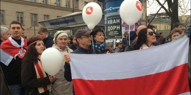 Опозиція Білорусі вийшла на мітинг з прапорами України та ЄС: опубліковано фото