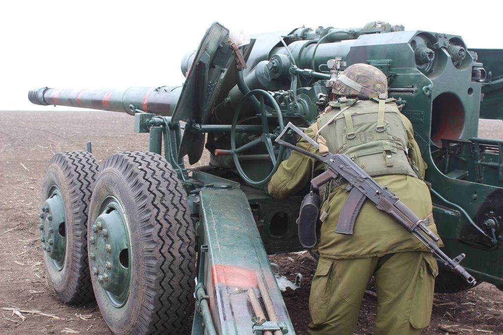 Защитники Мариуполя провели учения с боевой стрельбой. Фотофакт