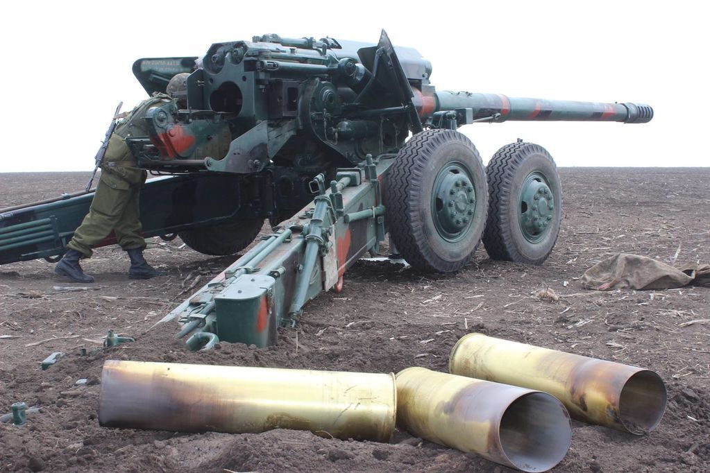 Защитники Мариуполя провели учения с боевой стрельбой. Фотофакт