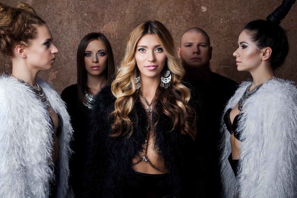 Бывшая участница "Real О" Регина Тодоренко представила свою первую сольную песню