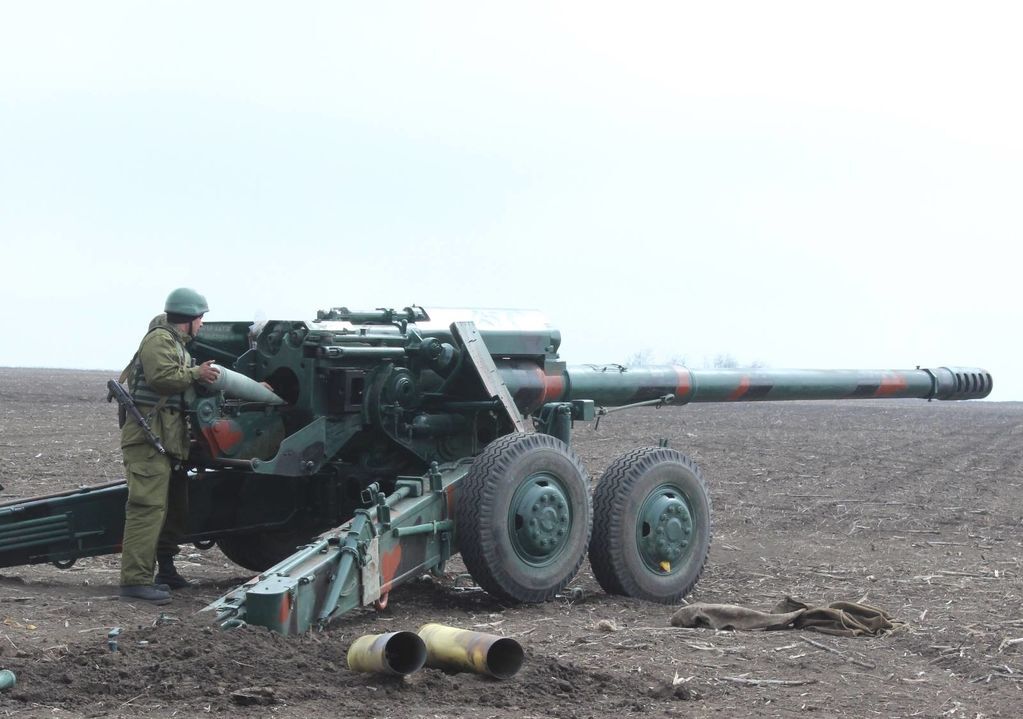 Защитники Мариуполя провели учения с боевой стрельбой. Фотофакт