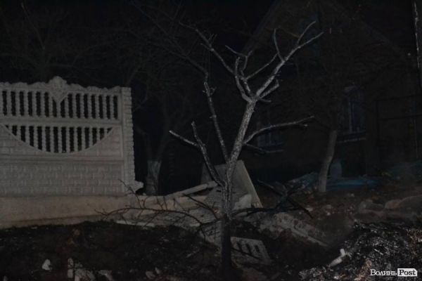 Под Луцком самолет рухнул на жилой дом: пилот погиб