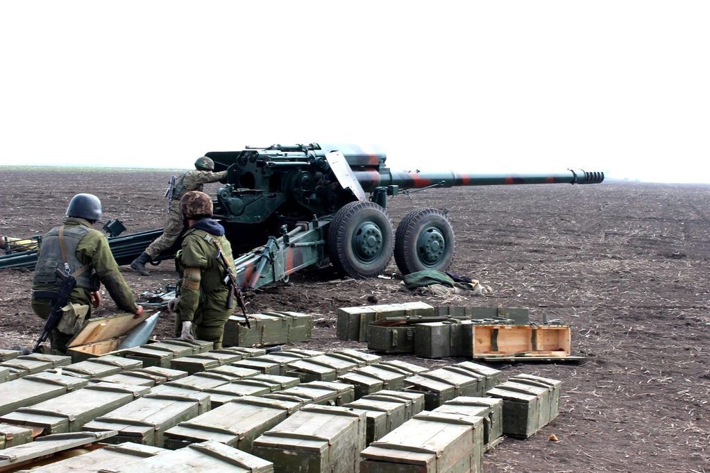 Защитники Мариуполя провели учения с боевой стрельбой. Фотофакт