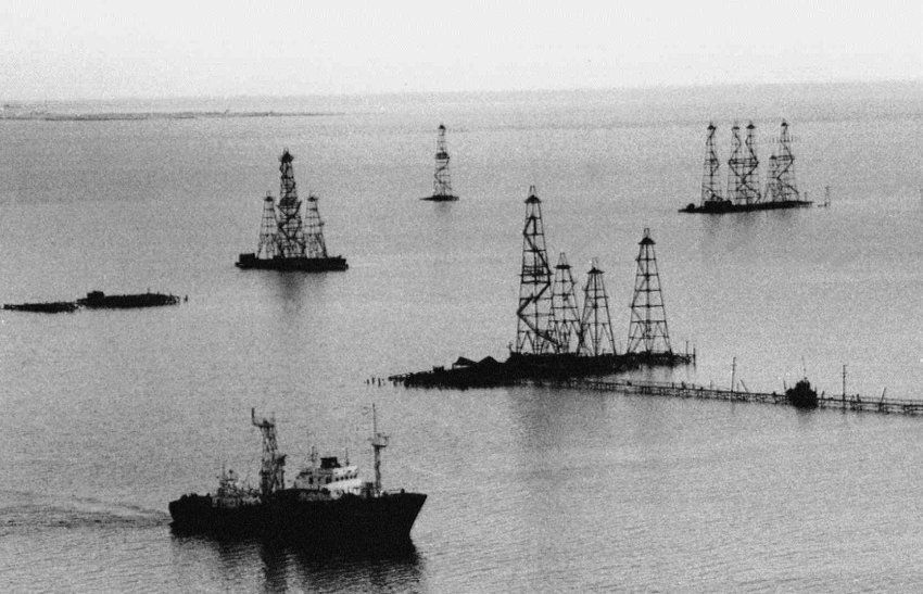 Заброшенное наследие СССР: город нефтяных платформ