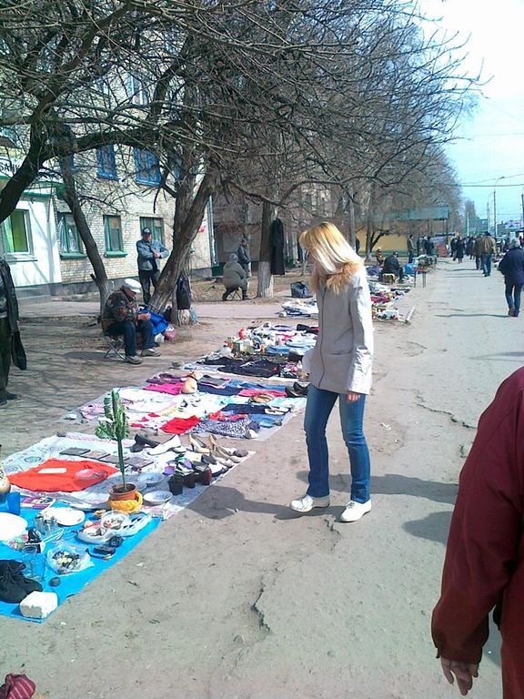 В голодном Луганске "расцвели" барахолки: фотофакт