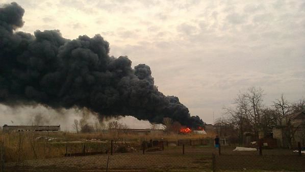 У Дніпропетровській області палахкотить завод: відео масштабної пожежі