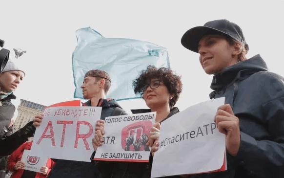 "Не убивайте ATR": активисты в Украине и США вышли спасать крымскотатарский телеканал – фото и видео