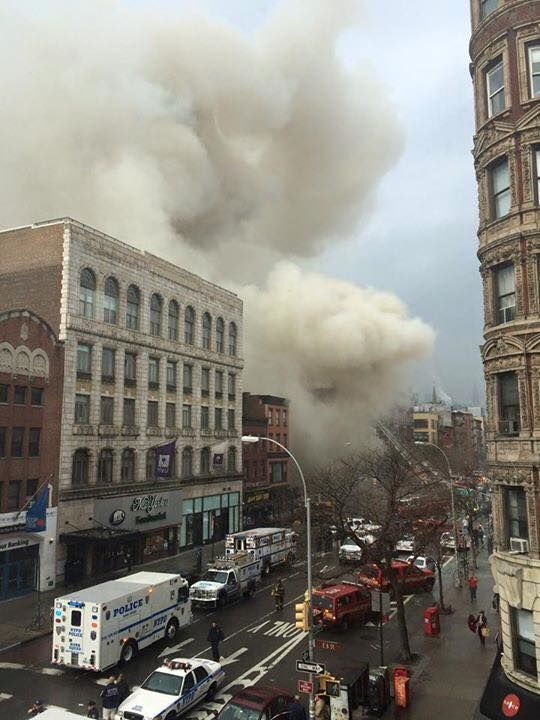 Пожар в Нью-Йорке уничтожил три дома в украинском квартале: фотофакт