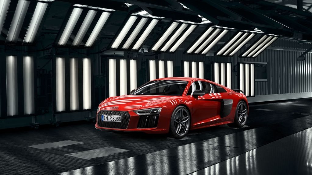 Audi презентовала фантастический суперкар R8: эффектные фото