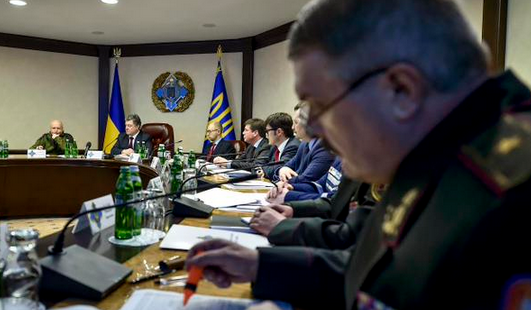 Порошенко провел совещание с силовиками по ситуации в зоне АТО: главные тезисы