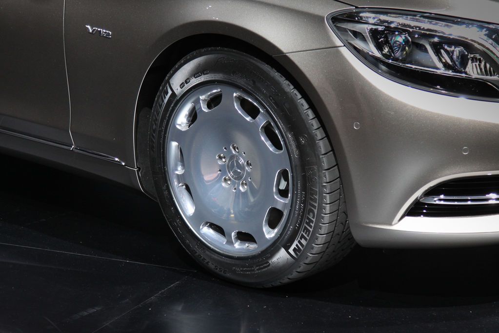 Mercedes представил уникальный лимузин: фото шедевра