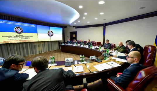 Порошенко провел совещание с силовиками по ситуации в зоне АТО: главные тезисы