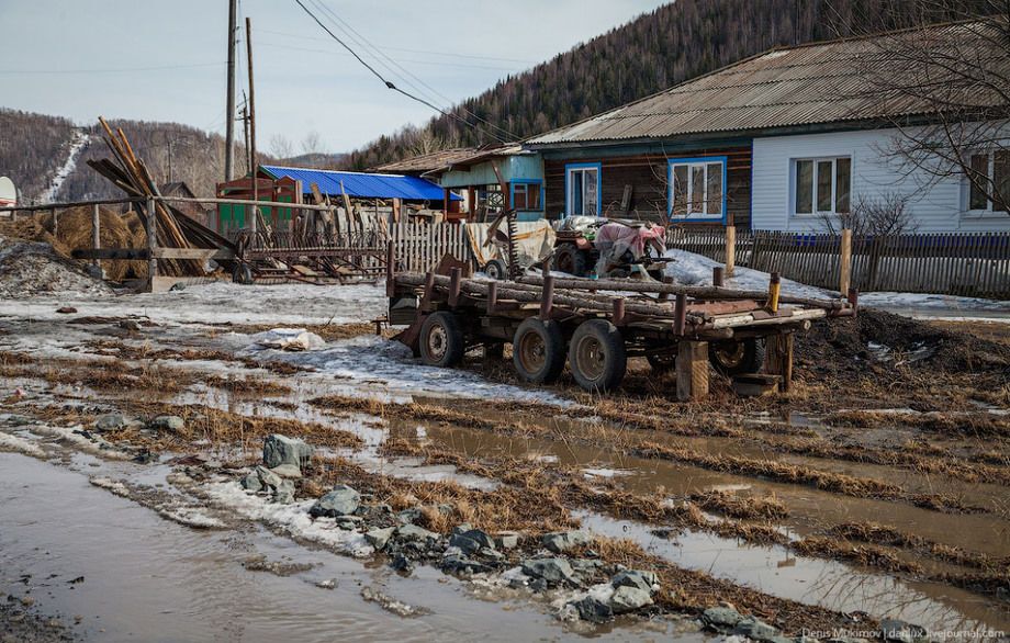 Нищета и разруха: настоящий российский поселок в фотографиях