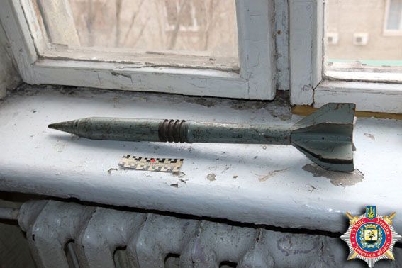 В мариупольском общежитии нашли снаряд: оперативные фото