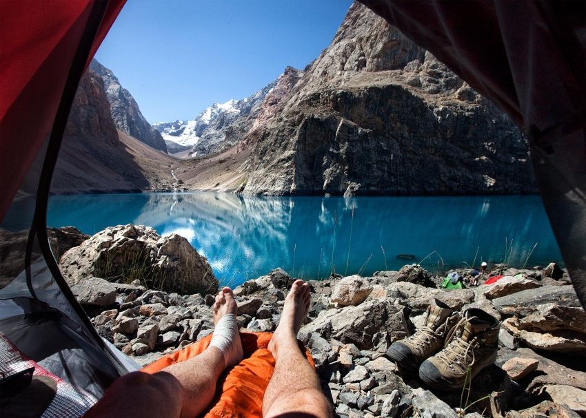 Утро путешественника: захватывающие пейзажи из палатки