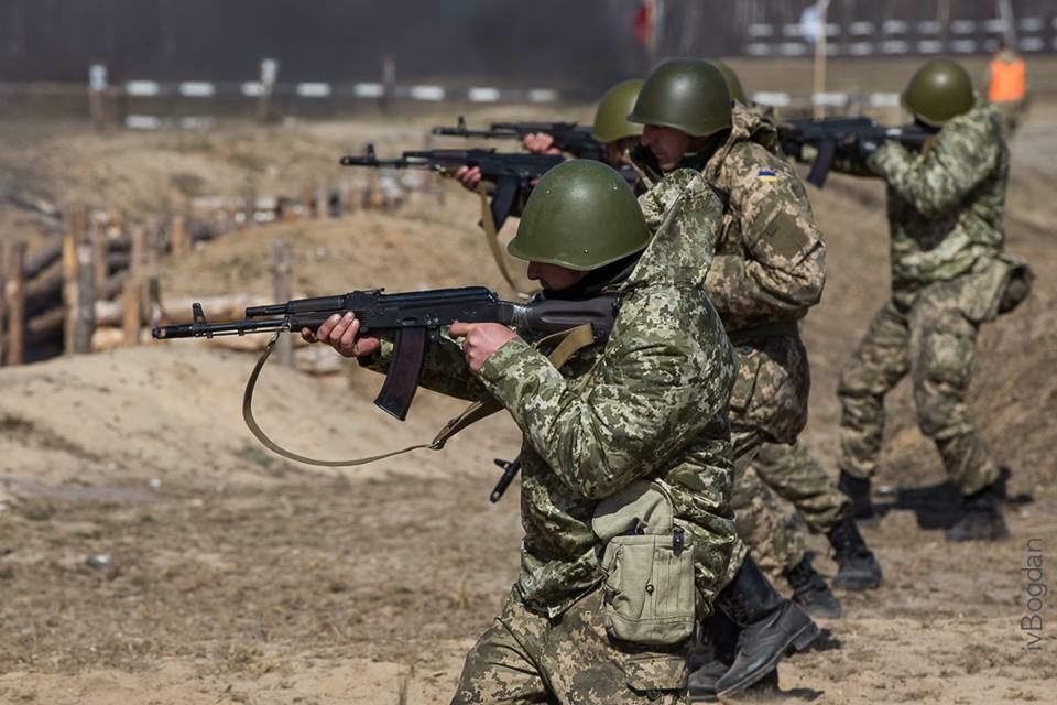 Как готовят украинских супергероев-десантников: фоторепортаж