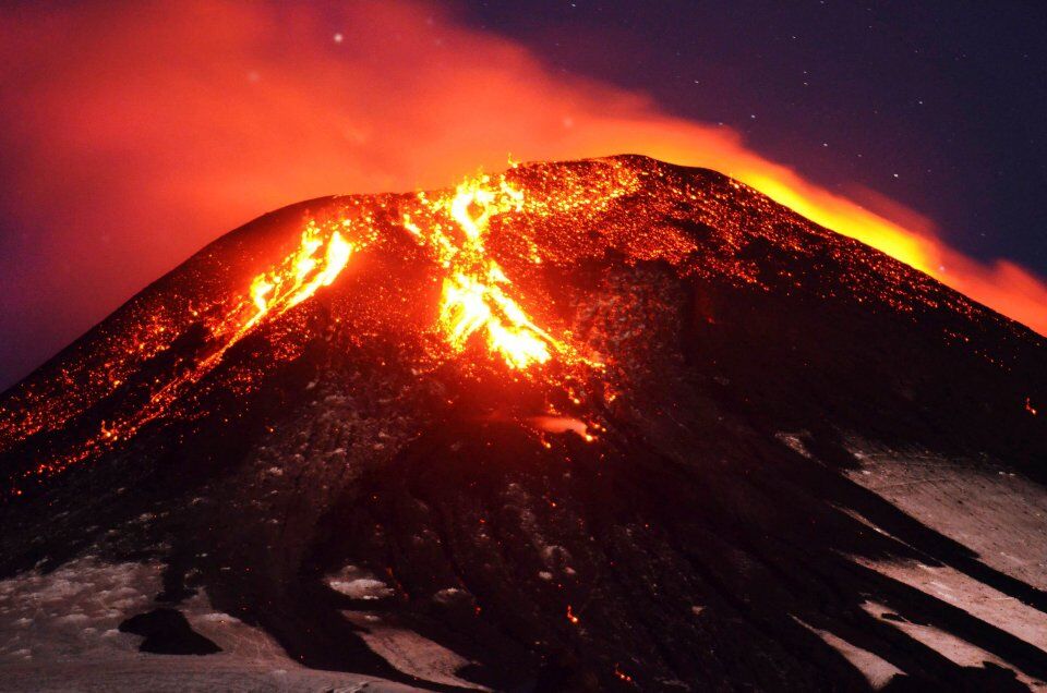 Фантастически красивое извержение вулкана Вильяррика