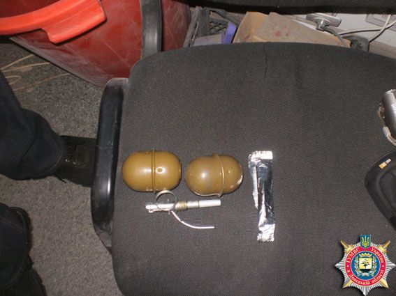Боец ВСУ додумался в посылке отправить домой гранаты 