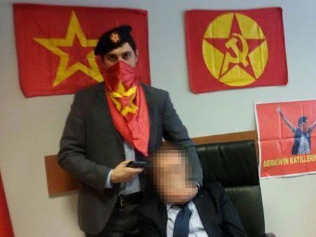В Стамбуле во время заседания суда захватили в заложники прокурора