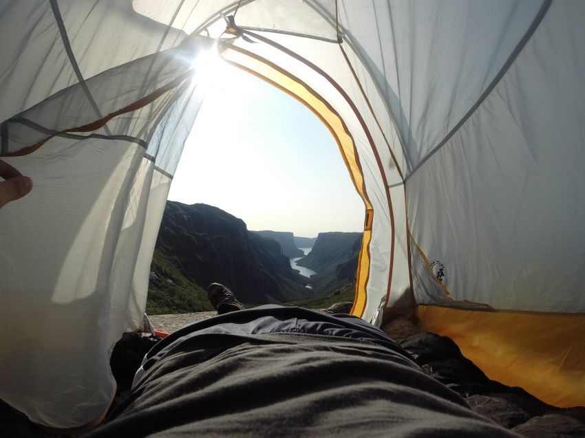 Утро путешественника: захватывающие пейзажи из палатки