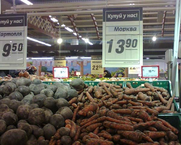 Призрак коммунизма в оккупированном Донецке: спред вместо масла и последняя колбаса