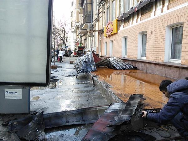 В Киеве при тушении пожара погибли двое спасателей: обвалился потолок