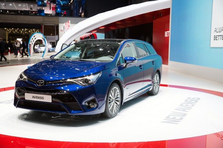 Toyota представила хитовые новинки: фото внедорожников