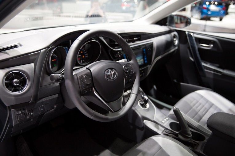 Toyota представила хитовые новинки: фото внедорожников