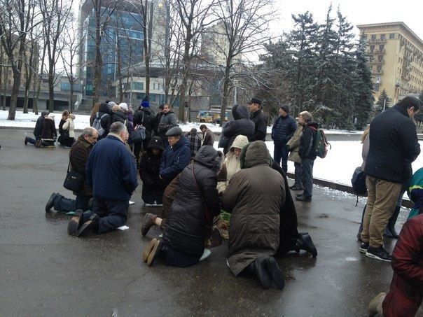 В Харькове уже целый год каждое утро христиане разных конфессий молятся за Украину: трогательные фото