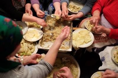 Праздник желудка: буковинцы приготовили для бойцов АТО 157 ведер "гастрономической радости": фотофакт