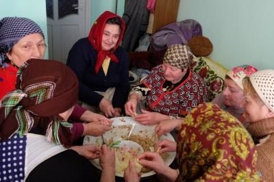 Праздник желудка: буковинцы приготовили для бойцов АТО 157 ведер "гастрономической радости": фотофакт