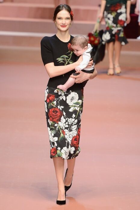 Milan Fashion Week: коллекция Dolce & Gabbana для молодых мам и беременных