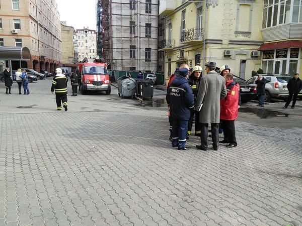 В Киеве при тушении пожара погибли двое спасателей: обвалился потолок