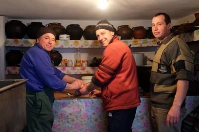 Праздник желудка: буковинцы приготовили для бойцов АТО 157 ведер "гастрономической радости": фотофакт