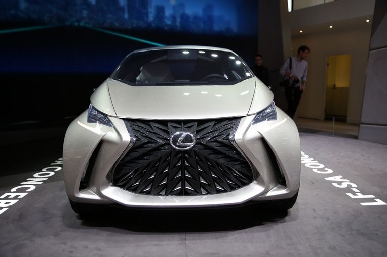 Lexus представил агрессивный автомобиль для города: фото "мини-монстра"