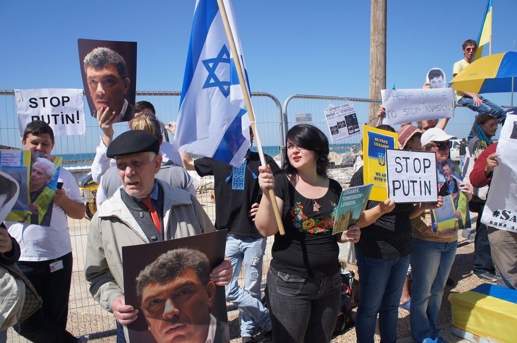 "Отстань, страна огромная!". В Тель-Авиве митинговали против визита Путина в Израиль