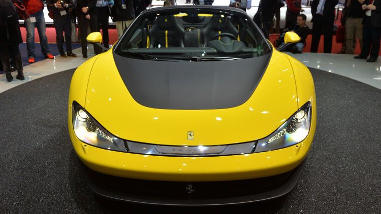 Ferrari "взорвала" Женевский автосалон-2015: фото красотки