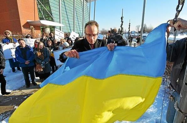 Американский город в знак солидарности на месяц поднял украинский флаг: фотофакт