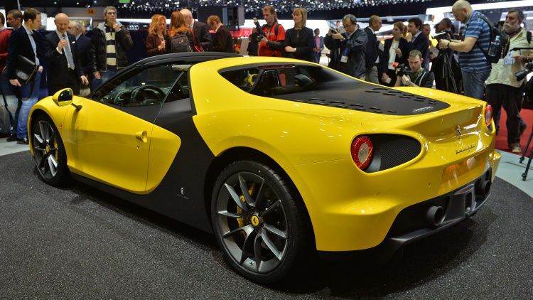 Ferrari "взорвала" Женевский автосалон-2015: фото красотки