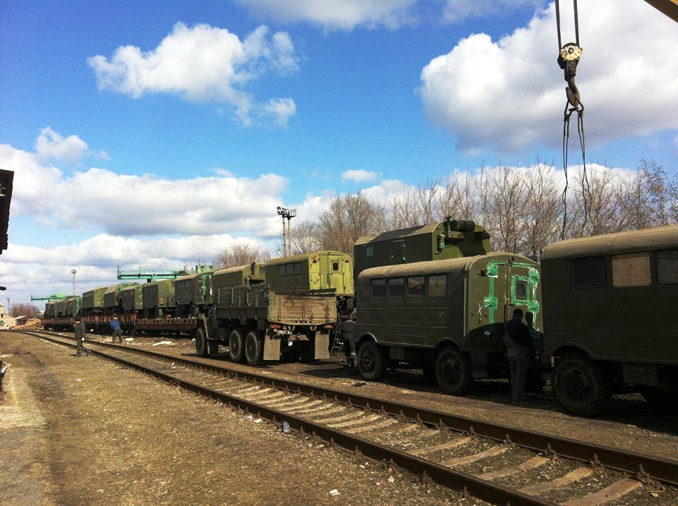 Силы АТО проводят третий этап отвода тяжелого вооружения на Донбассе. Фотофакт