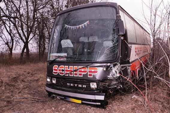 В Винницкой области пассажирский автобус протаранил легковушку: фото с места ДТП