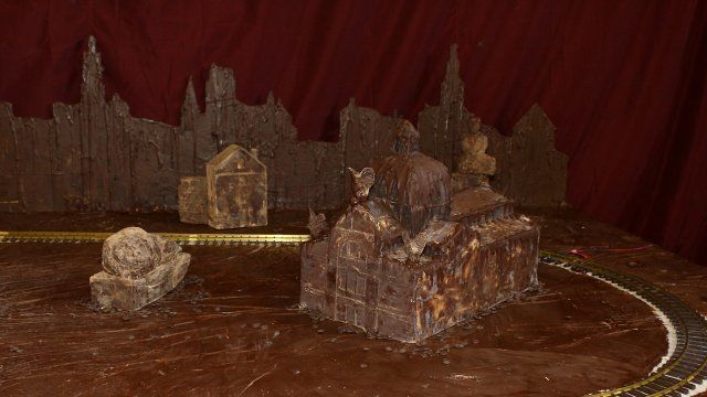 Праздник Шоколада во Львове в самом разгаре: аппетитные фото сладких рекордсменов 