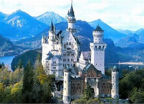 Самые красивые замки в мире: пять сказочных дворцов из вашей мечты