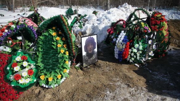 Воевал в танке, приехал в цинке. В Барнауле похоронили отважного танкиста "Новороссии": фотофакт