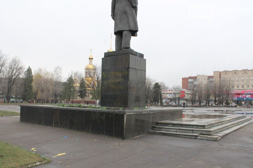 Ленина в Славянске креативно "поздравили" с Днем дурака. Фотофакт